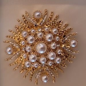 Tahari pearl Zirconia brooch. NEW